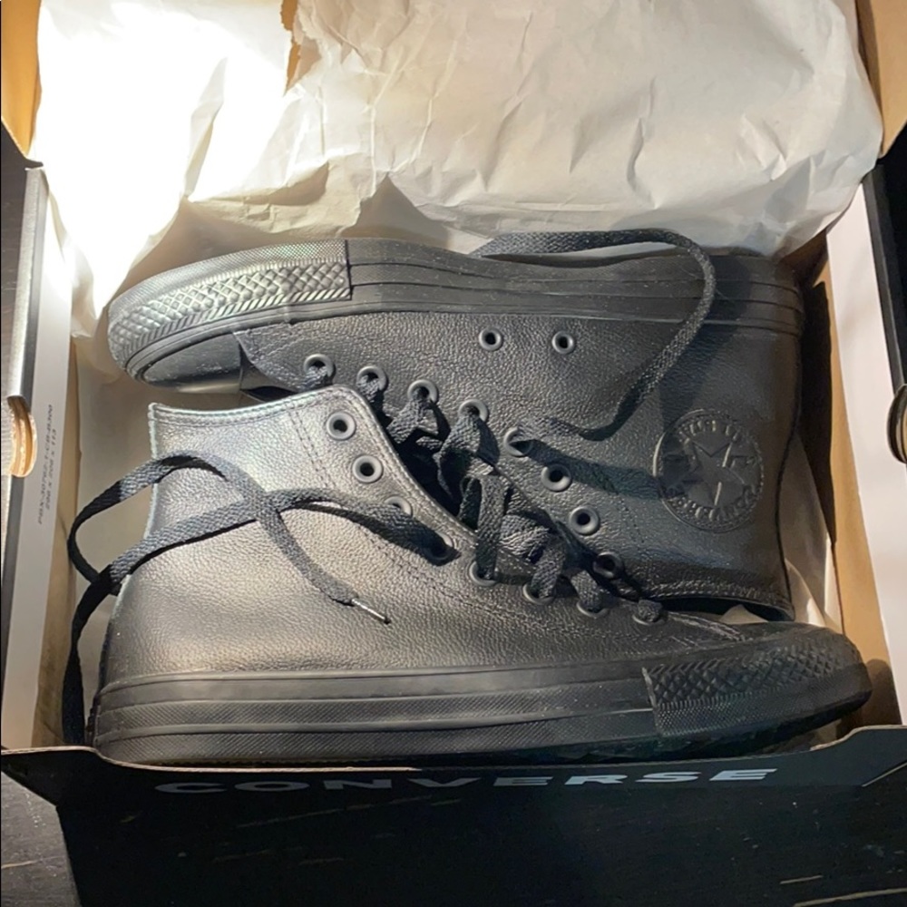 Converse Leather high top unisex shoe